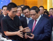 Lumi! Một chạm -  vạn tiện nghi. Là sản phẩm công nghệ số 1 Việt Nam!