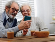 Nhà thông minh đối với trẻ nhỏ và người cao tuổi