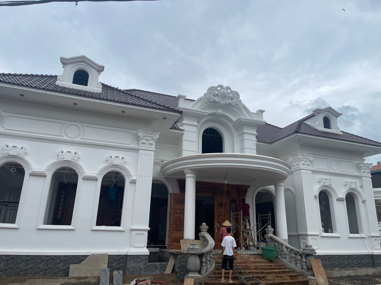 Thi công mô tơ cổng tự động âm sàn Roger, chuông cửa màn hình, giải pháp an toàn điện, hệ thống an ninh