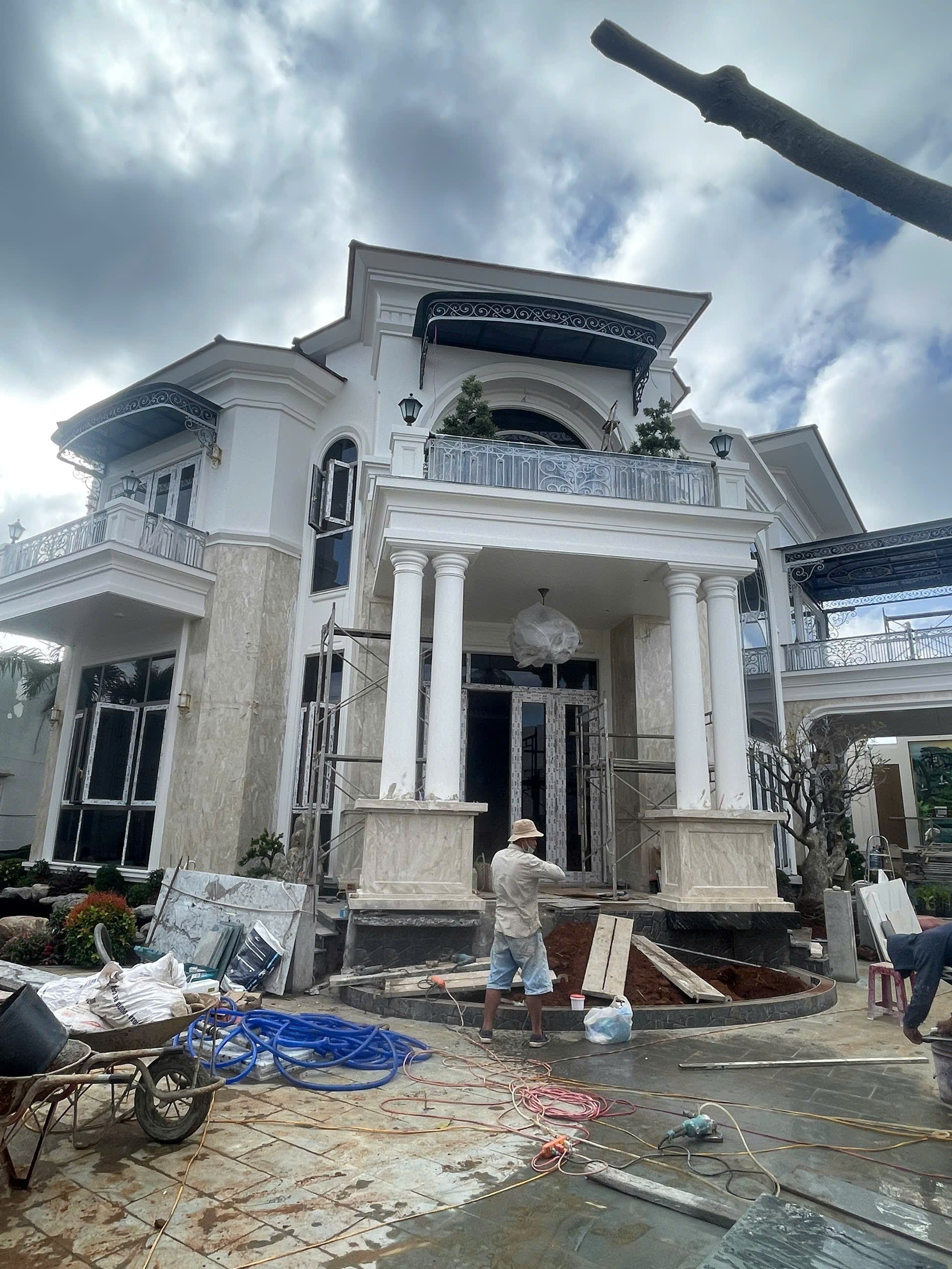 Dự án biệt thự sang trọng đang sắp hoàn thiện